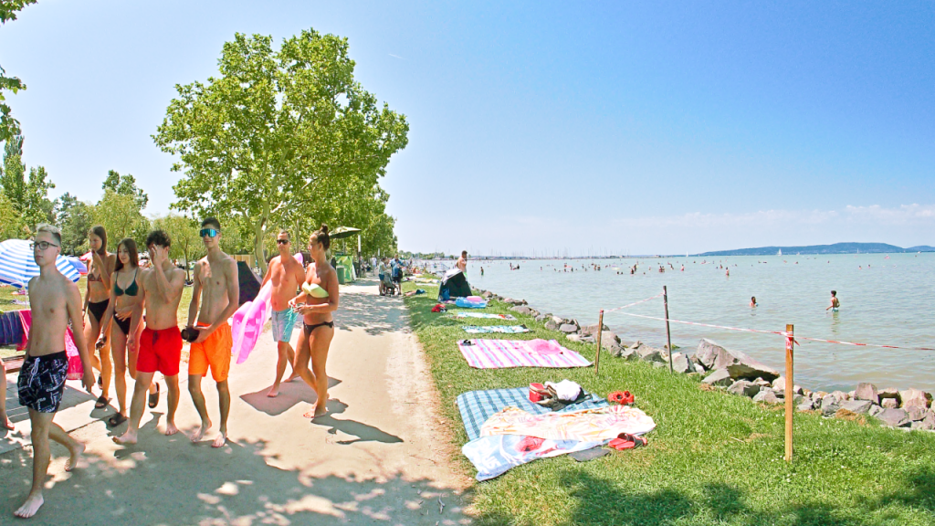 VR180 Beach Girls