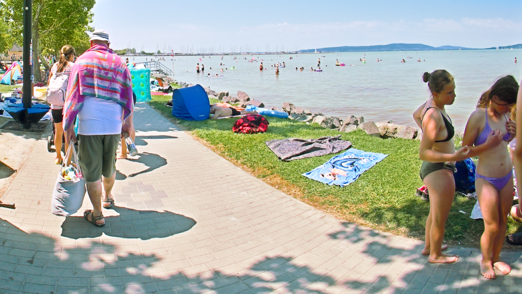VR180 Beach Girls You Can't Miss!